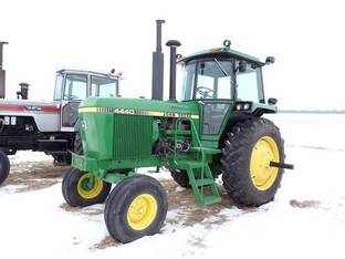John Deere 4440