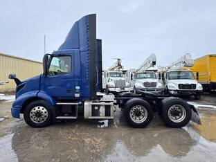 2021 Volvo VNR64T300