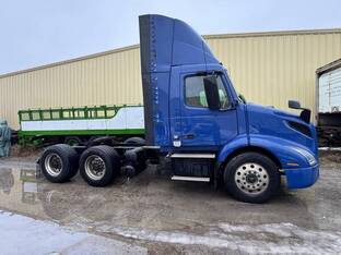 2021 Volvo VNR64T300