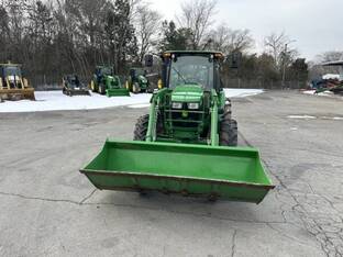 2017 John Deere 5085E