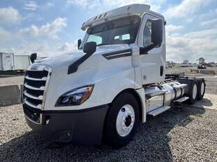 2020 Freightliner CASCADIA 126
