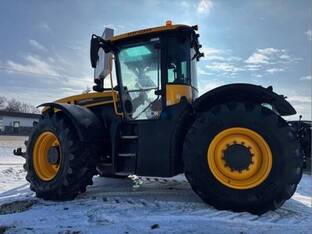 2024 JCB Fastrac 4220