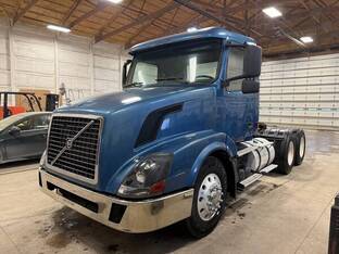 2004 Volvo VNL64T300