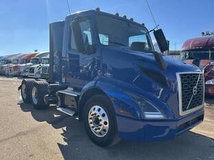 2021 Volvo VNR64T300