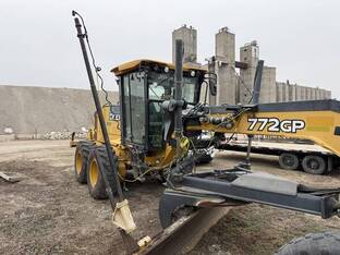2014 John Deere 772GP