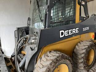 2015 John Deere 320E