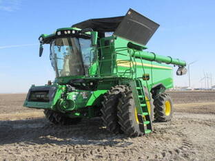 2025 John Deere S7 700