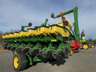 2022 John Deere 1745