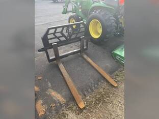 2020 BLUE DIAMOND Skid Steer Pallet forks