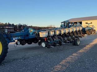 2005 Kinze 3800