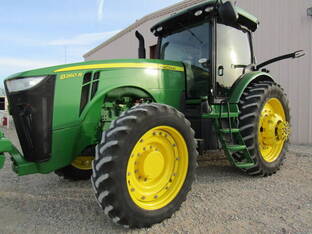 2011 John Deere 8260R