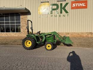 2017 John Deere 3038E