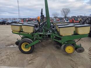1989 John Deere 7200