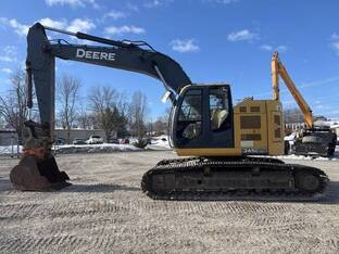 2013 John Deere 245G LC