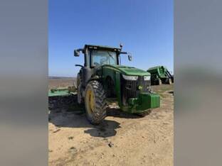 2013 John Deere 8235R