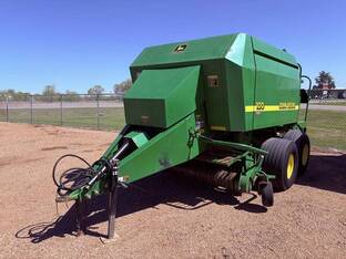 2000 John Deere 100