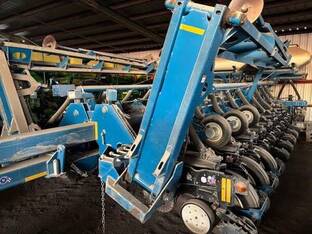 2007 Kinze 3800