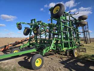 2016 John Deere 2210
