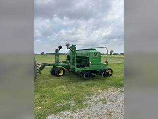 2000 John Deere 1560