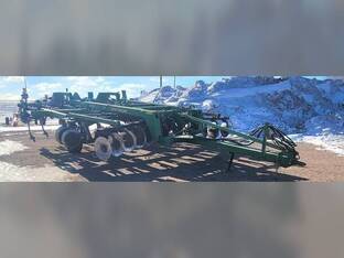 2004 John Deere 2700