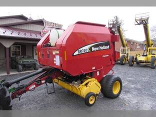 New Holland BR740