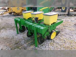 1983 John Deere 7100