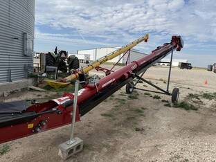 2025 Universal 1537 FIELD LOADER TD