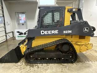 2017 John Deere 323E