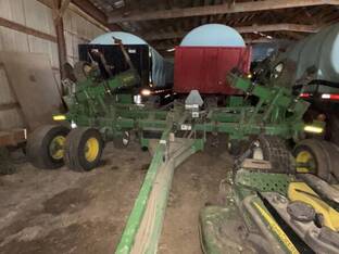 2011 John Deere 2100