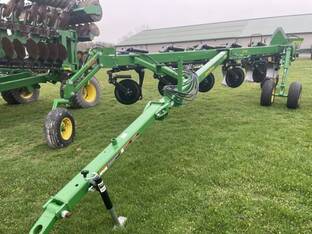 2023 John Deere 3710