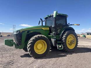 2022 John Deere 8R 250