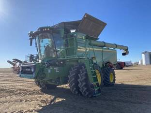 2025 John Deere S7 700
