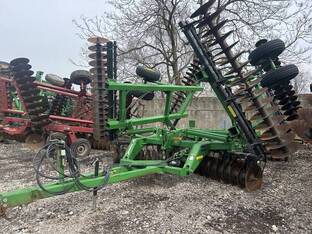 2000 John Deere 637W