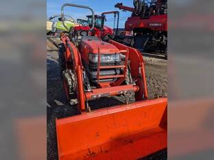 2011 Kubota L3700SU