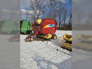 2011 New Holland BR7060