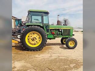 John Deere 4230