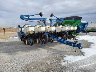 2003 Kinze 3200