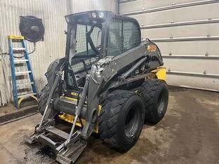 2022 New Holland L318