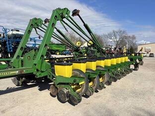 2001 John Deere 1770