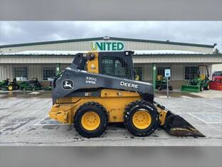 2023 John Deere 330G