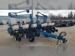 2003 Kinze 3200