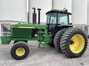 1989 John Deere 4555