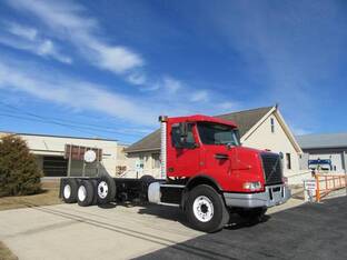 2014 Volvo VHD64B200