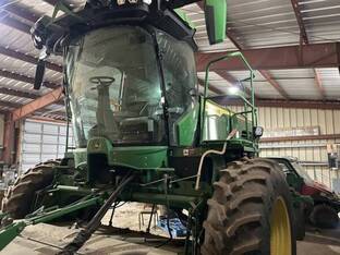 2023 John Deere W235R