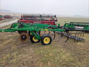 John Deere 714
