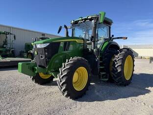 2022 John Deere 7R 210