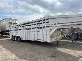 2005 Travalong Trailers 36 FT LIVESTOCK