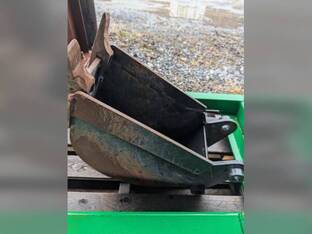 John Deere 9 inch bucket BLV10338