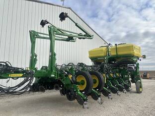 2022 John Deere 1775NT
