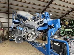 2025 Kinze 5670